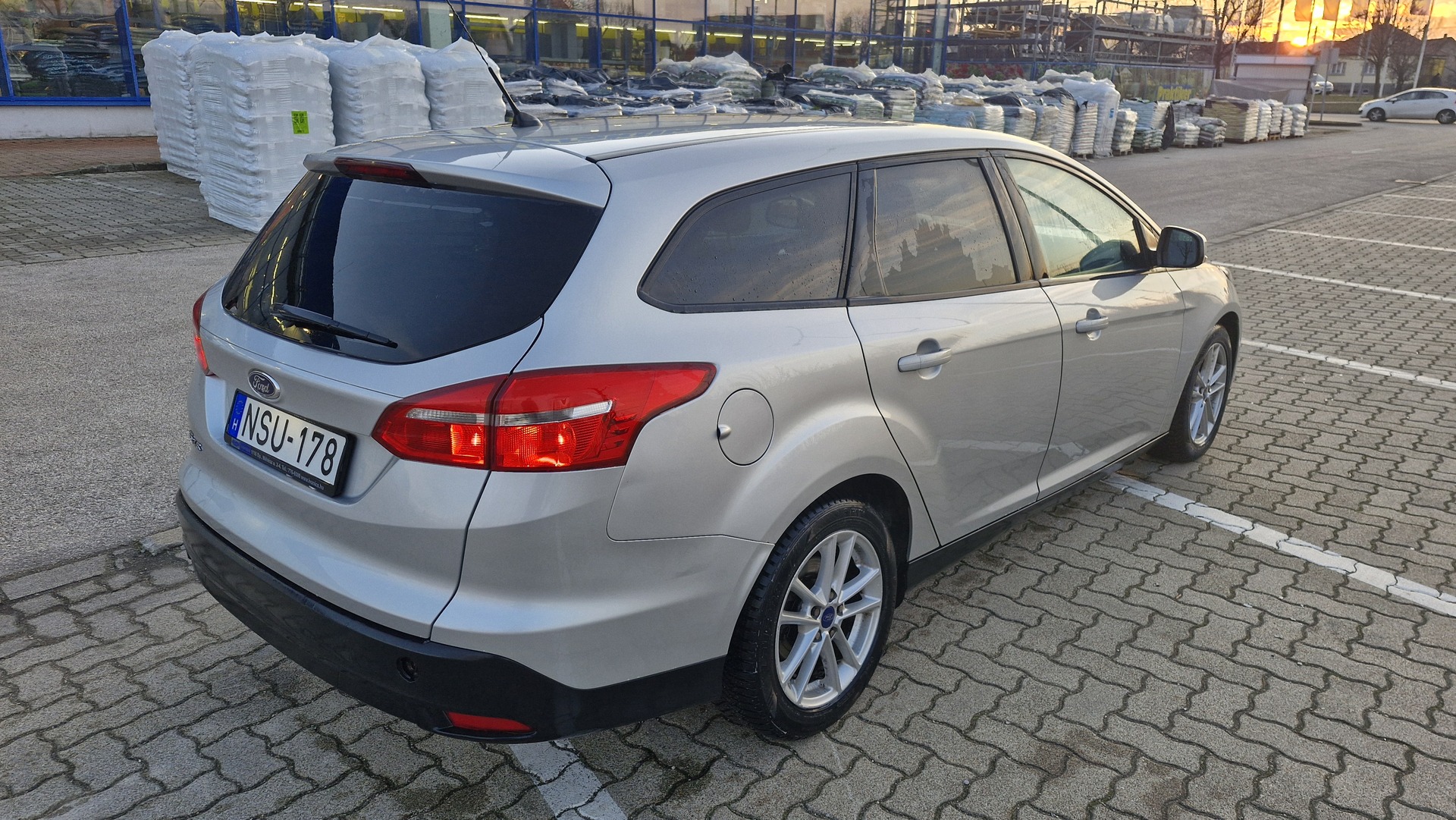 Ford Focus hátul